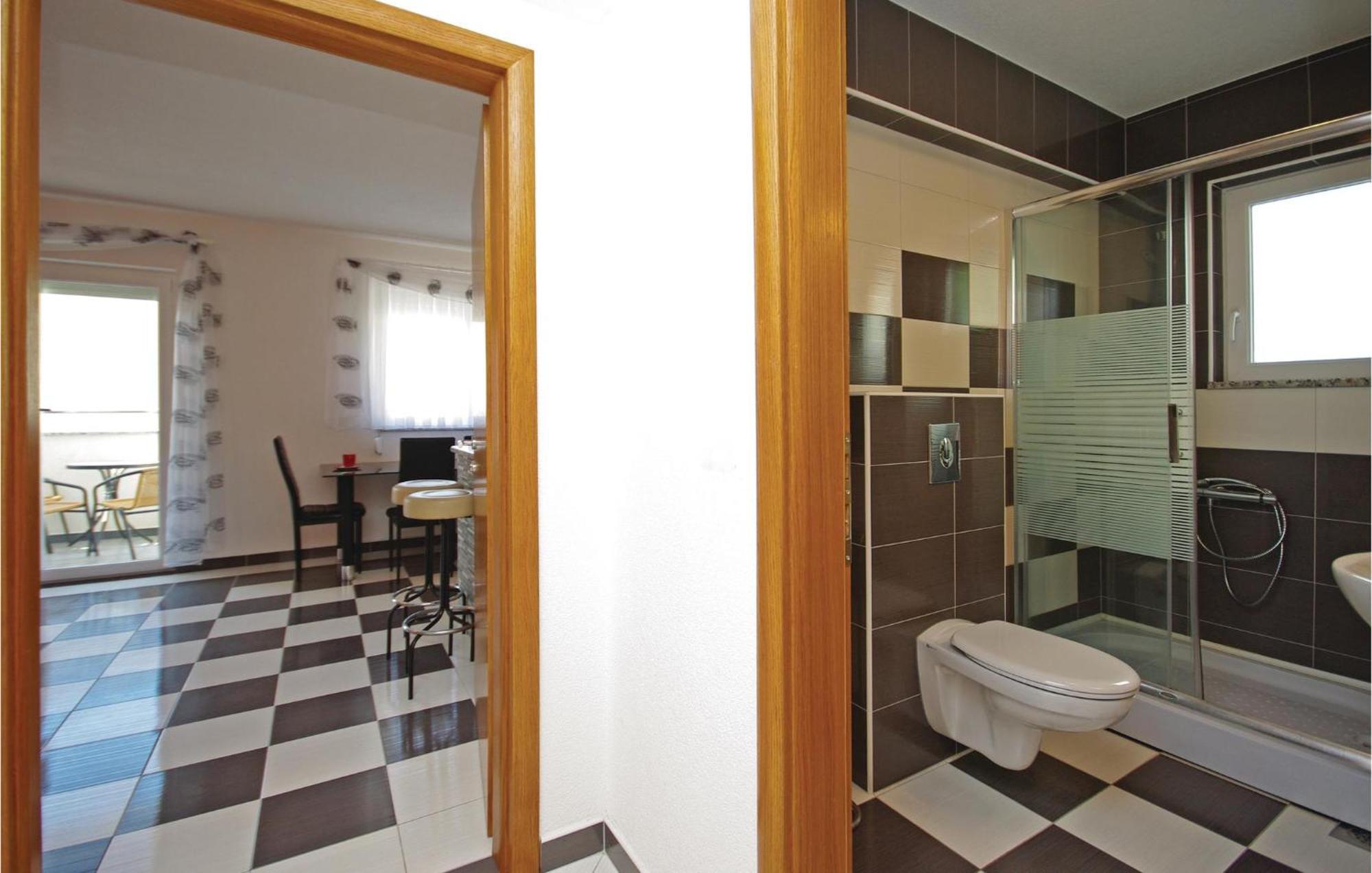 Gorgeous Apartment In Makarska With Wifi Exterior photo