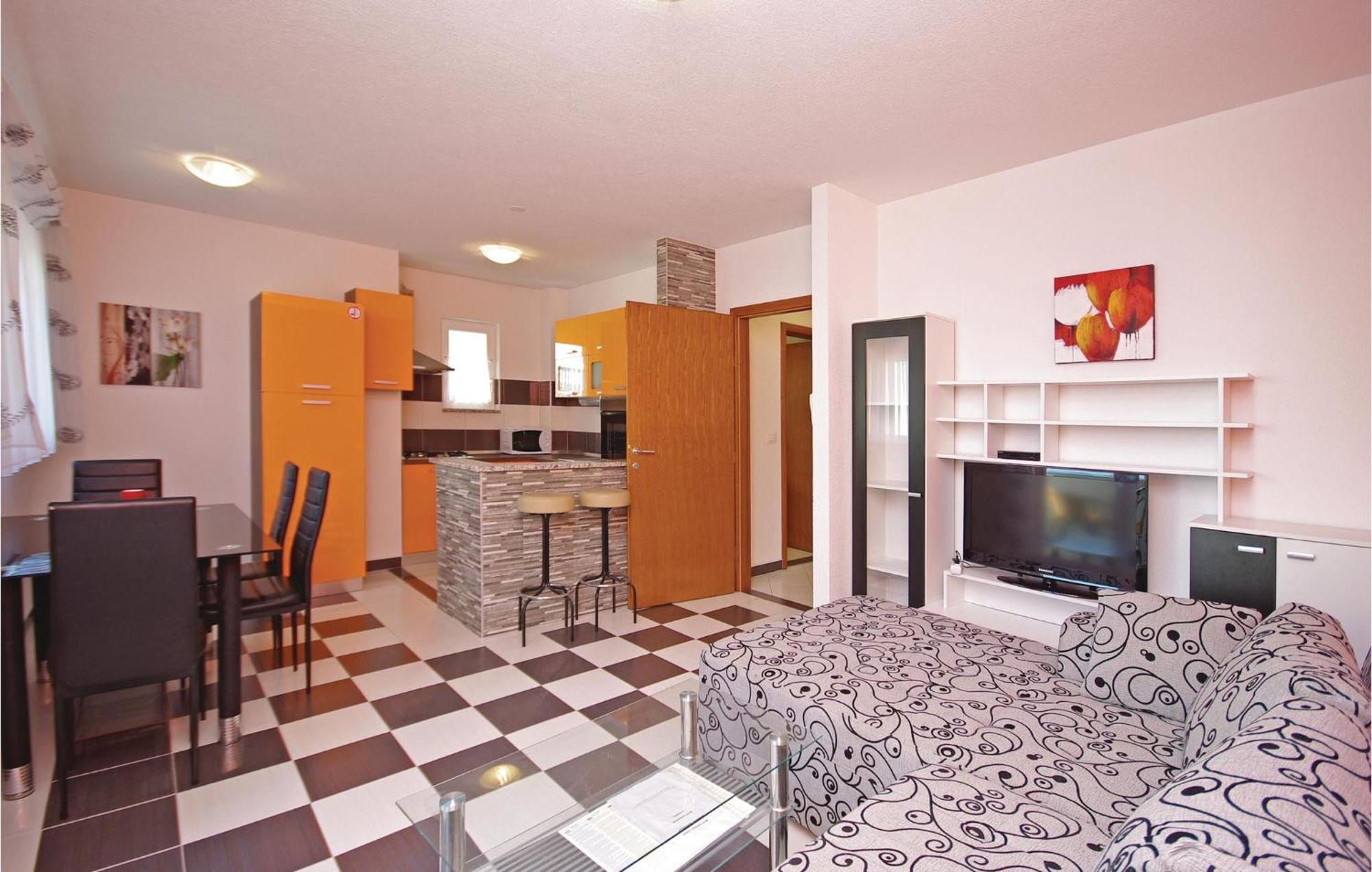 Gorgeous Apartment In Makarska With Wifi Exterior photo