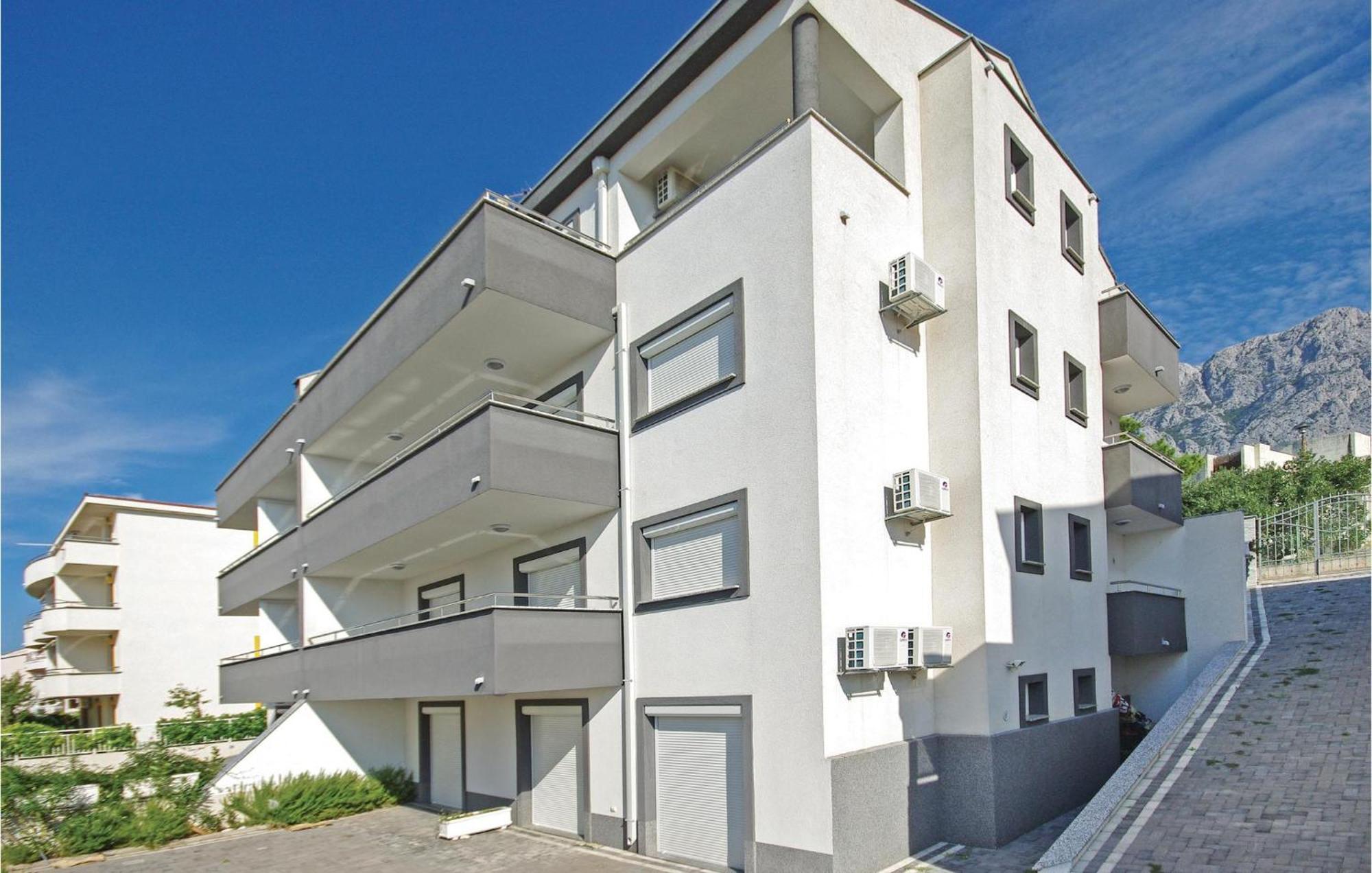 Gorgeous Apartment In Makarska With Wifi Exterior photo