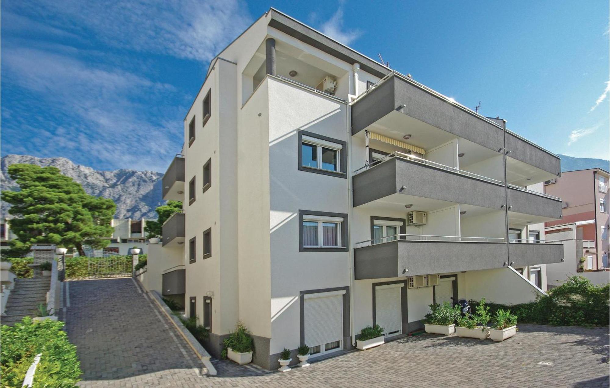 Gorgeous Apartment In Makarska With Wifi Exterior photo